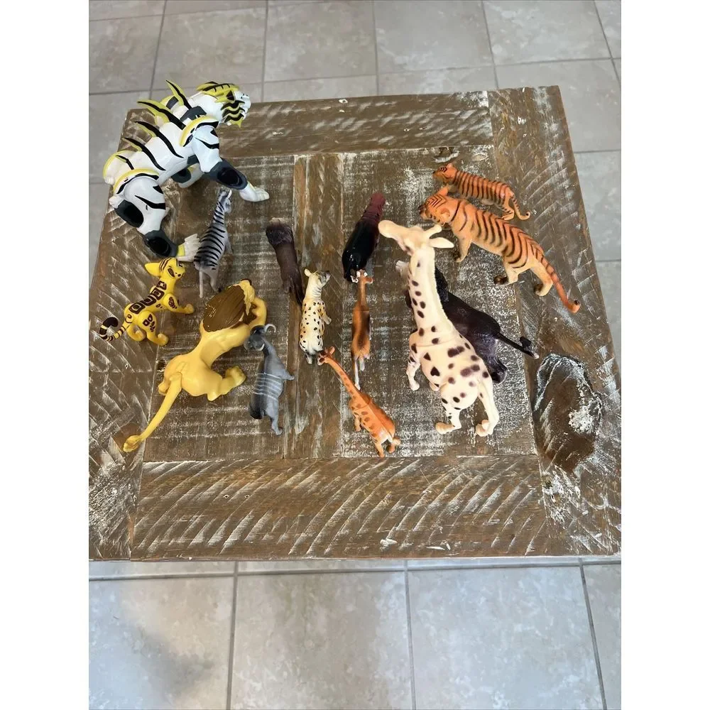Vintage Lot of 14 Jungle Wild Animals.‎